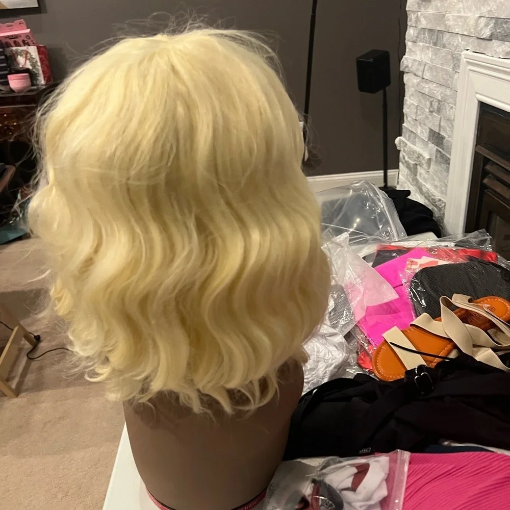 Blonde Wavy Hair Wig – Medium Length